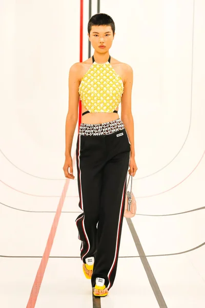 Look 30